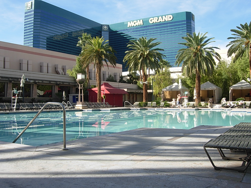 Swimming-Pool-at-the-MGM-Grand-Hotel