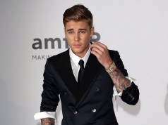 Justin Bieber regala ai fan l’anteprima di due brani (VIDEO)