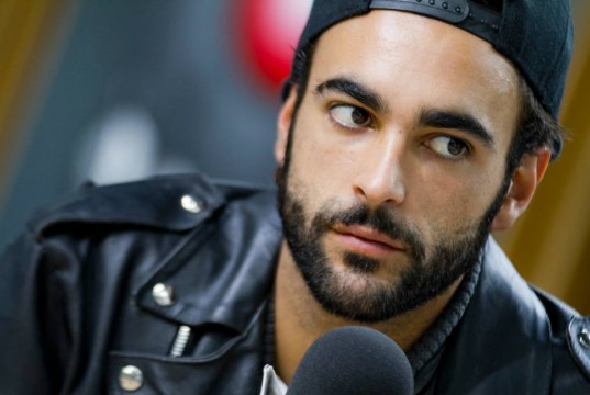 Marco Mengoni in Sicilia per autografare ”Parole in circolo”