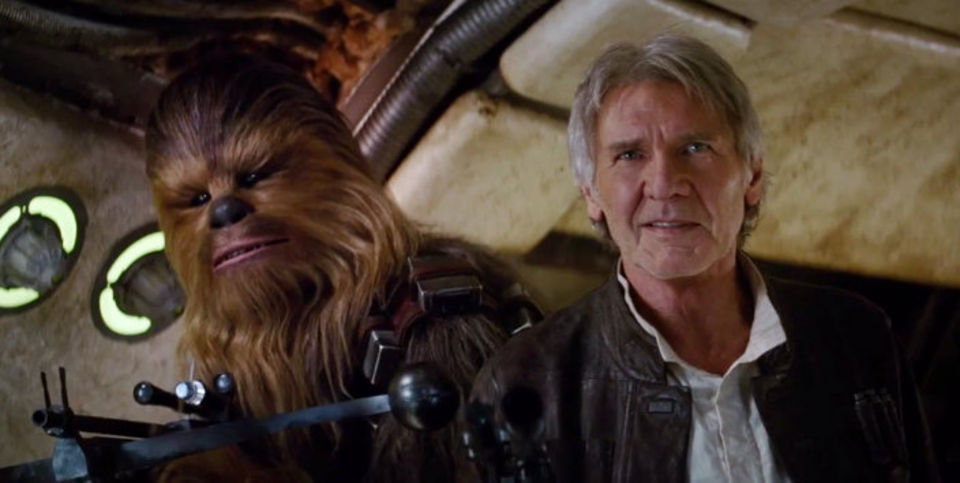 Chewbecca e Han Solo /Harrison Ford in una scena del film