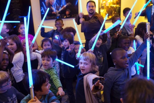 Star Wars, il cast sorprende i bambini dell’ospedale di LA