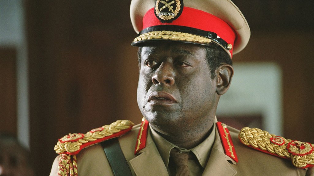 Forest Whitaker nel ruolo di Idi Amin Dada ne 'L'ultimo re di Scozia'