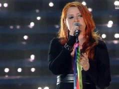 Noemi, omaggio alle coppie di fatto e a Gomorra