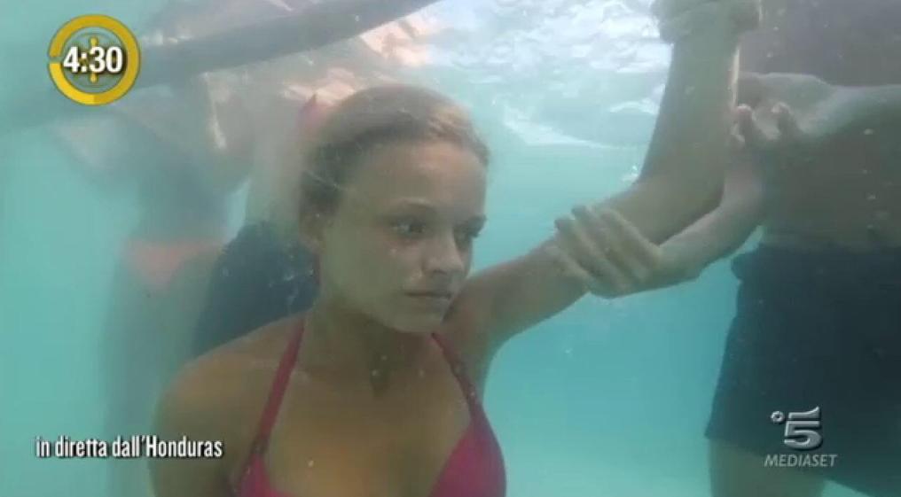Mercedesz Henger in apnea sott'acqua