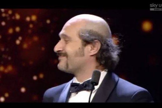 David di Donatello, Claudio Santamaria sconvolge con i suoi capelli