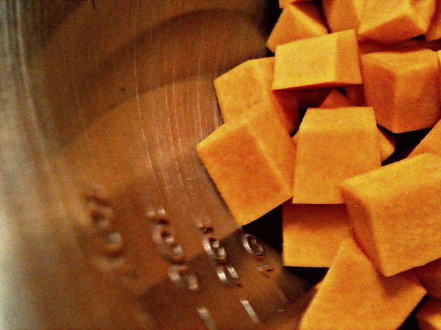 Zuppa di patate con zucca e cocco