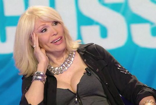 amanda lear polemica izzo