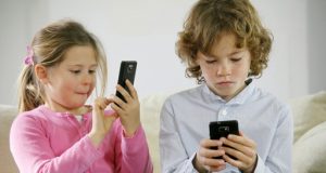 bambini e smartphone pericolo