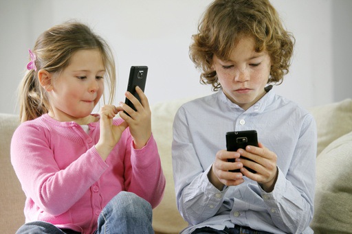 bambini e smartphone pericolo