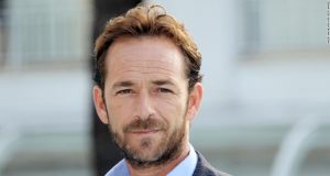 Luke Perry sepoltura funghi